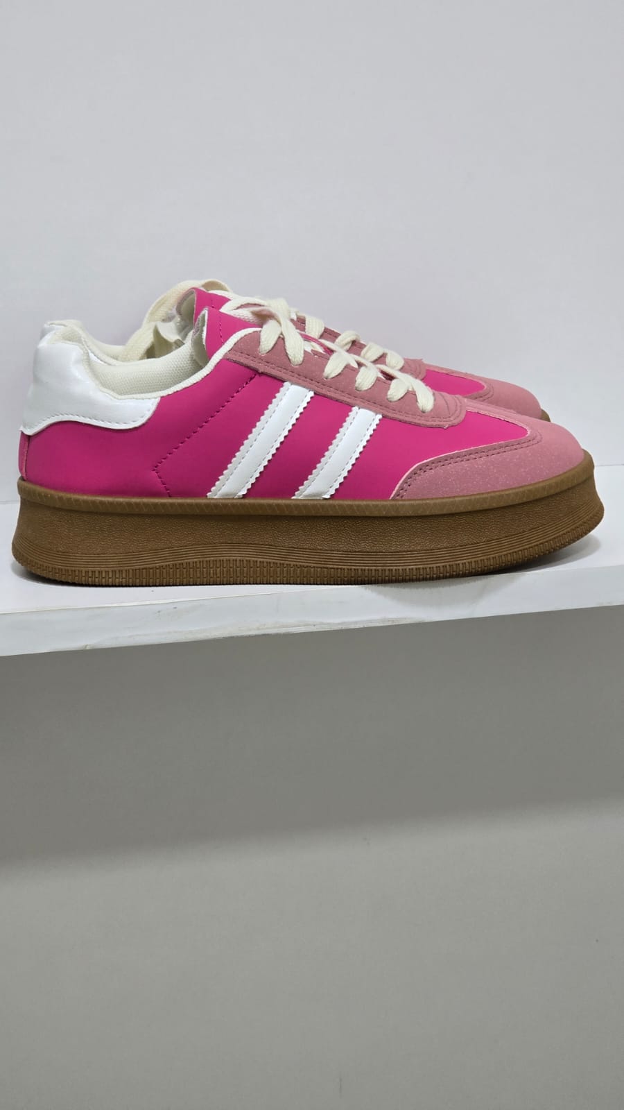 SNEAKER VICTORIA