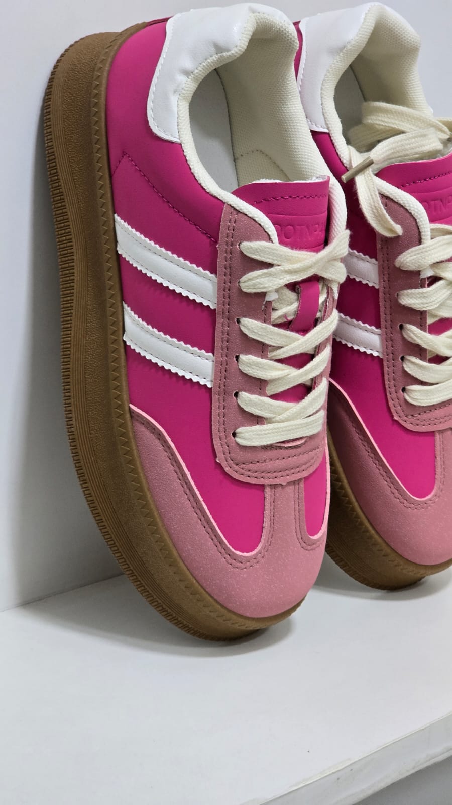 SNEAKER VICTORIA