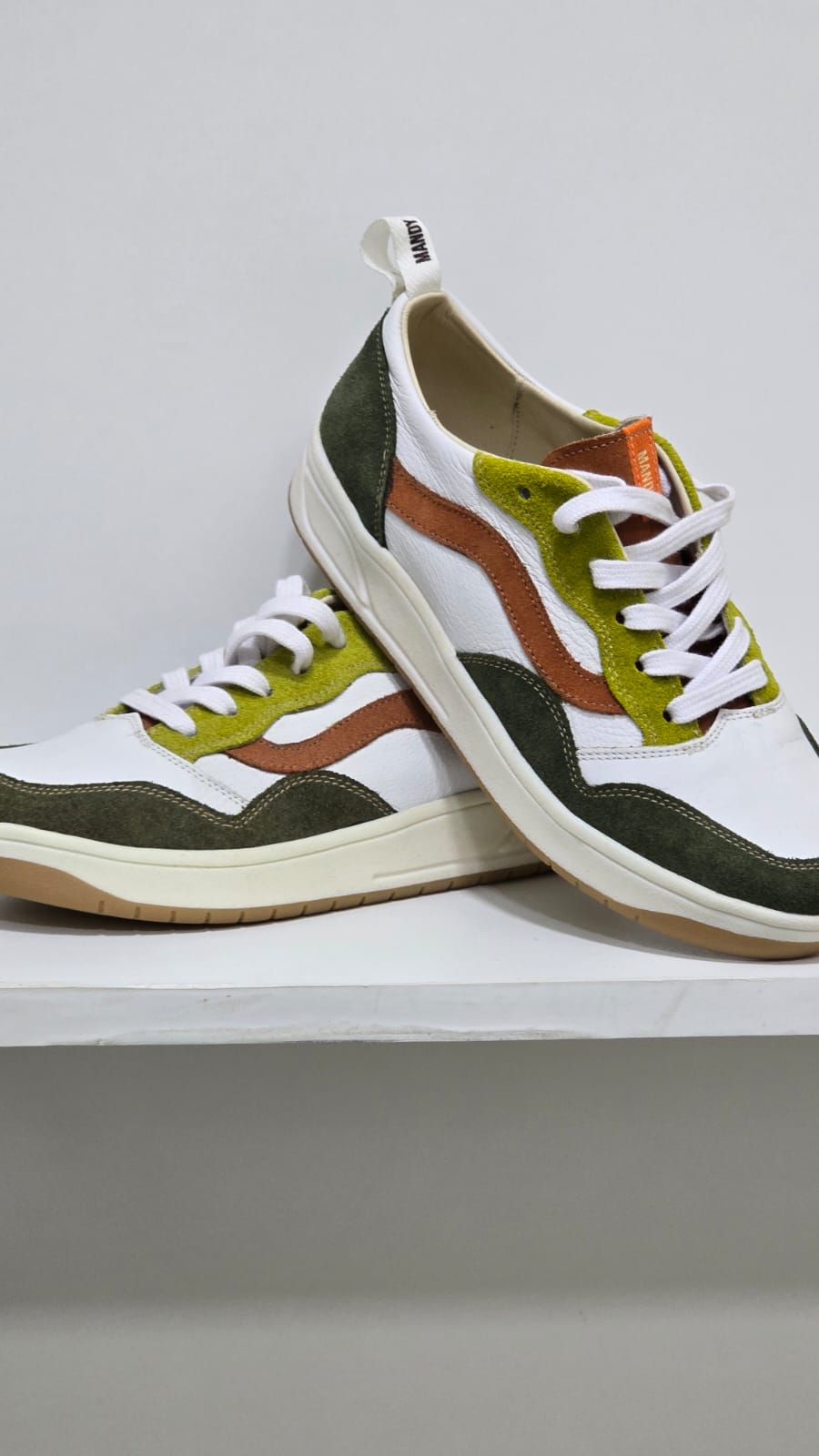 SNEAKER ORANGE