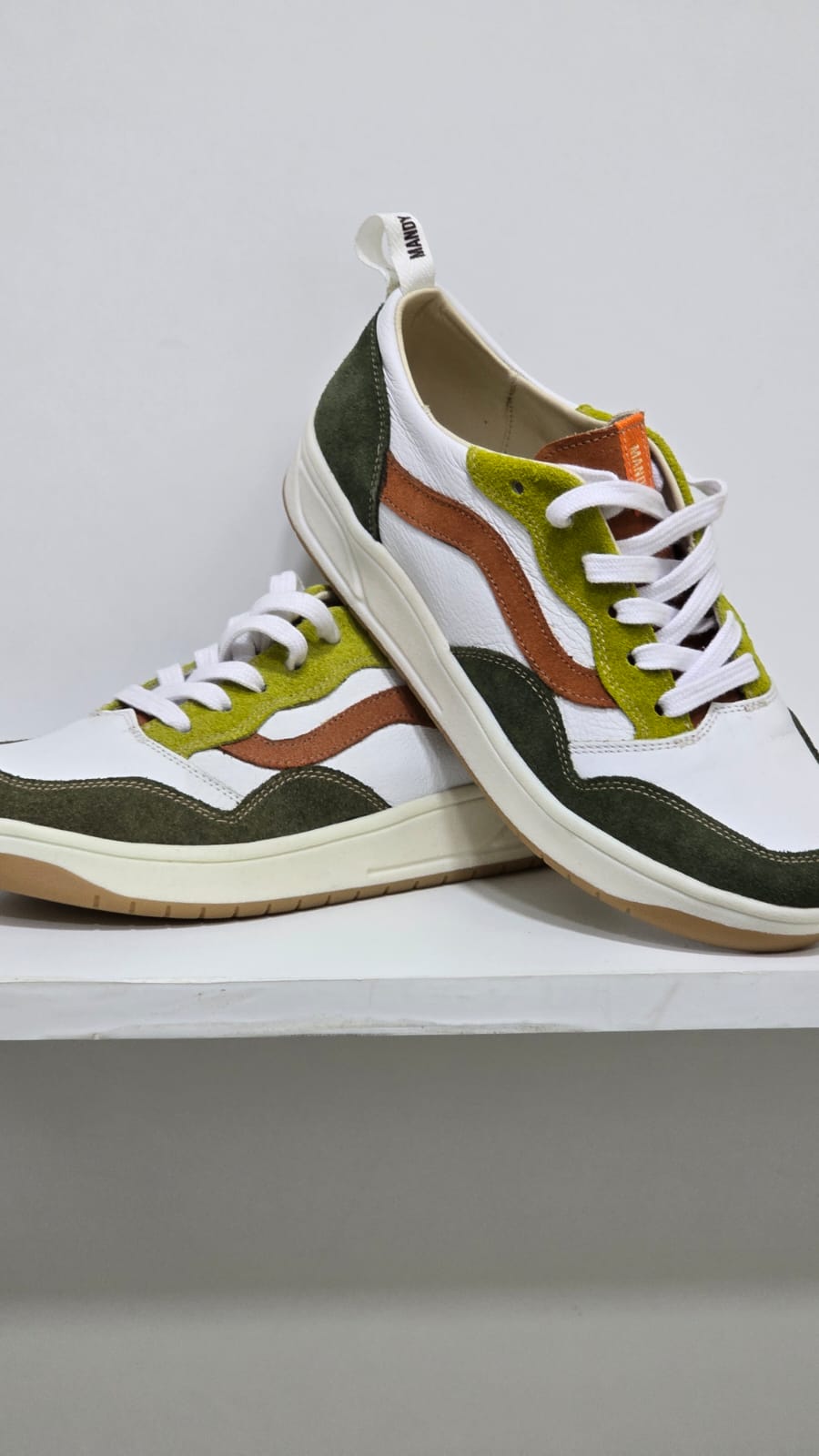 SNEAKER ORANGE