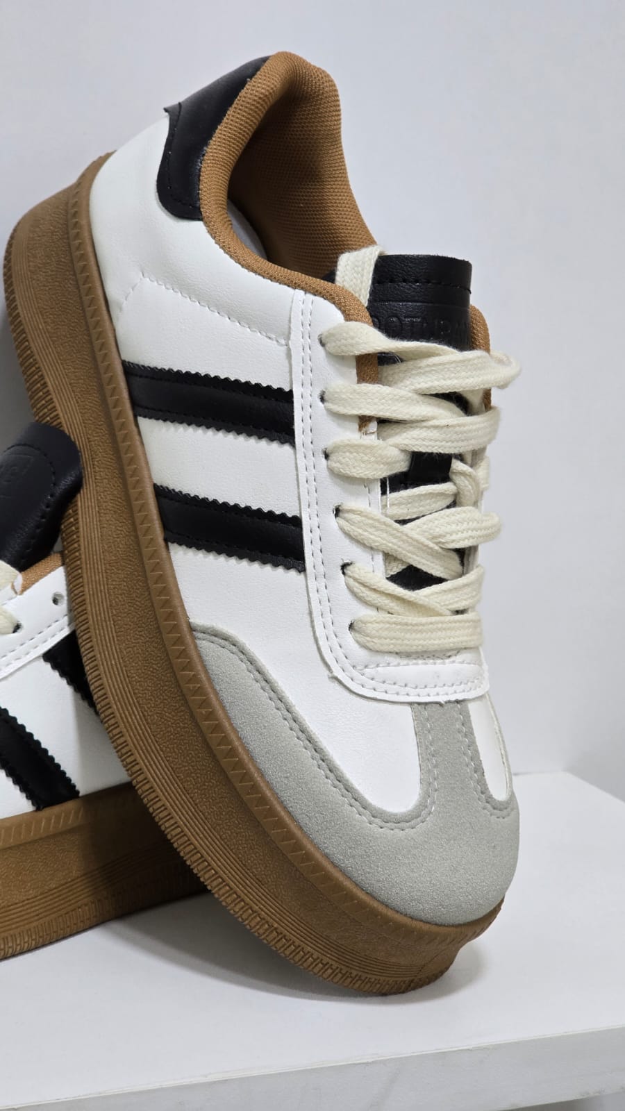 SNEAKER VICTORIA