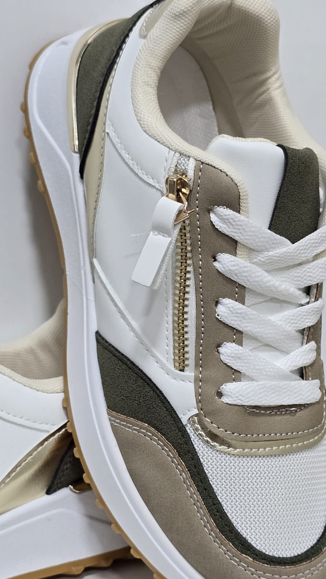 SNEAKERS LOURDES