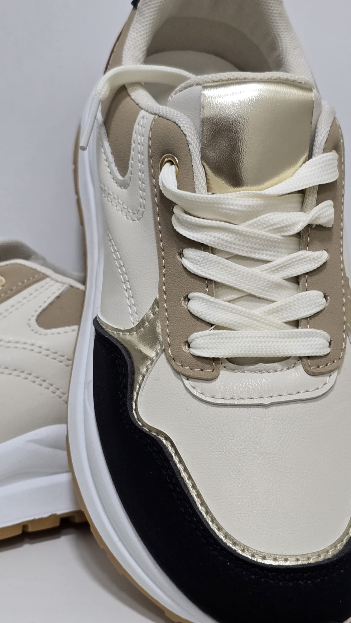 SNEAKERS GOLD