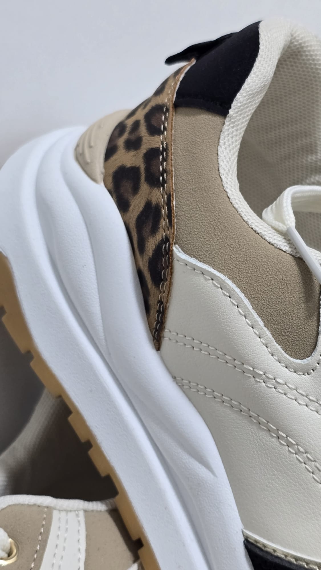 SNEAKERS GOLD