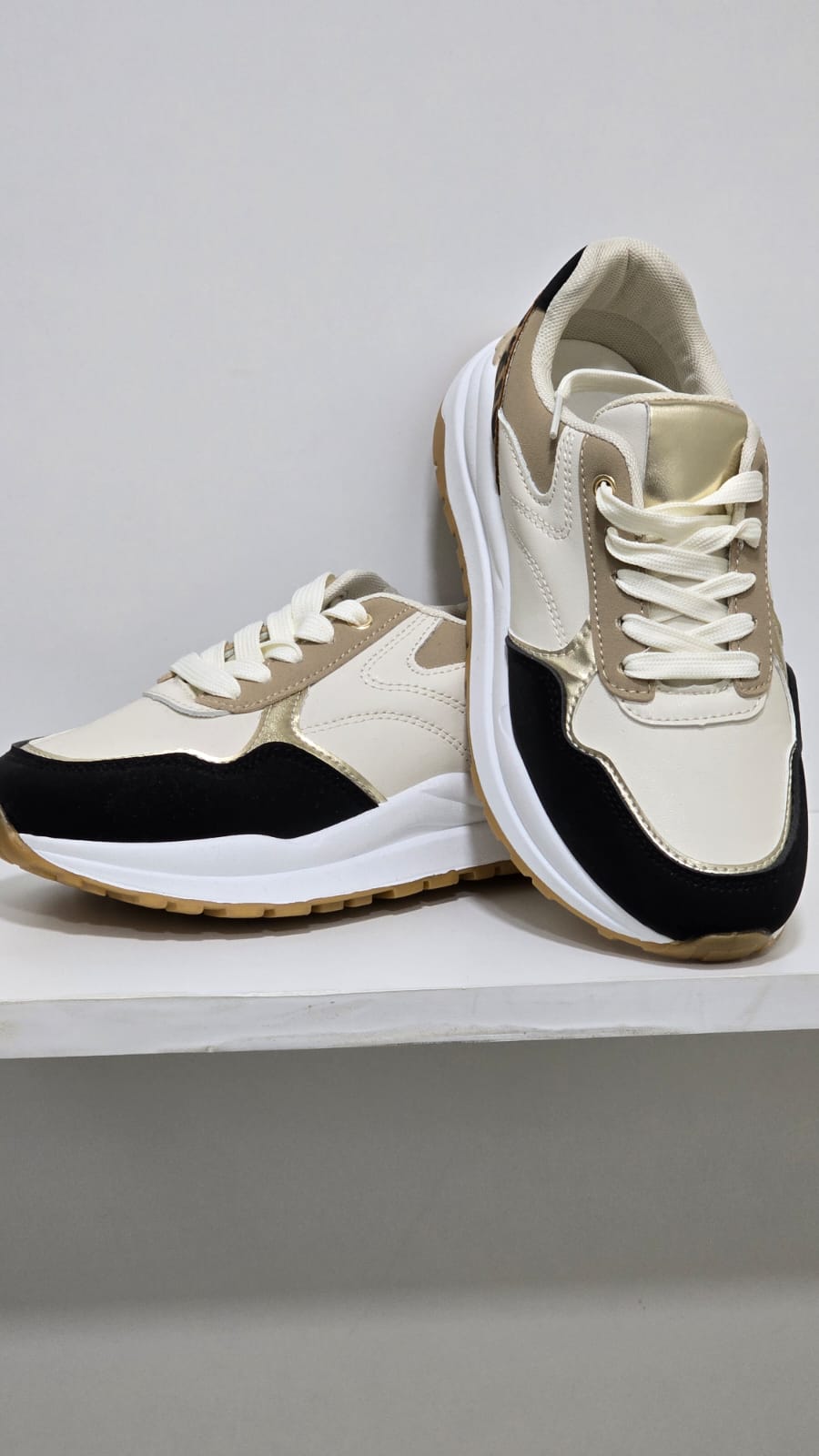 SNEAKERS GOLD