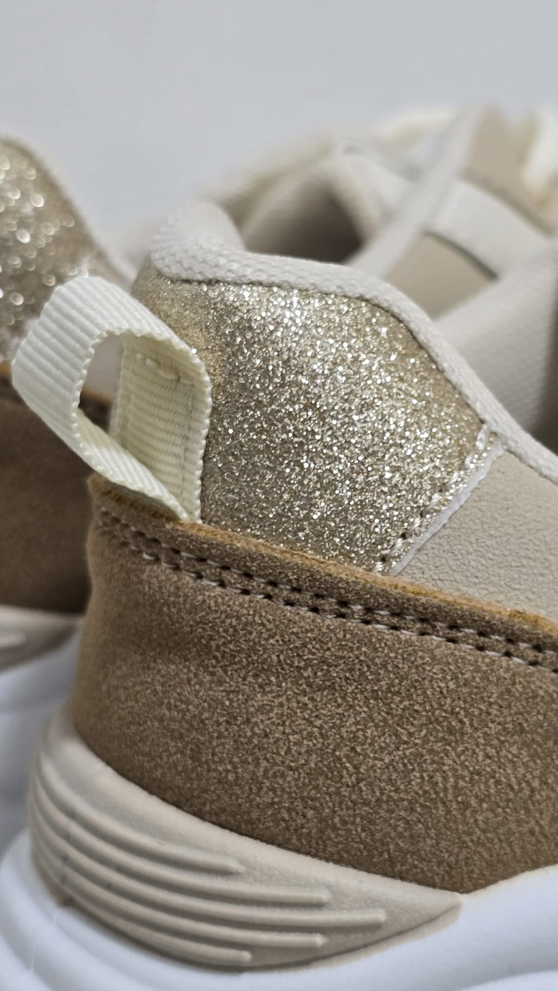 SNEAKERS GOLD