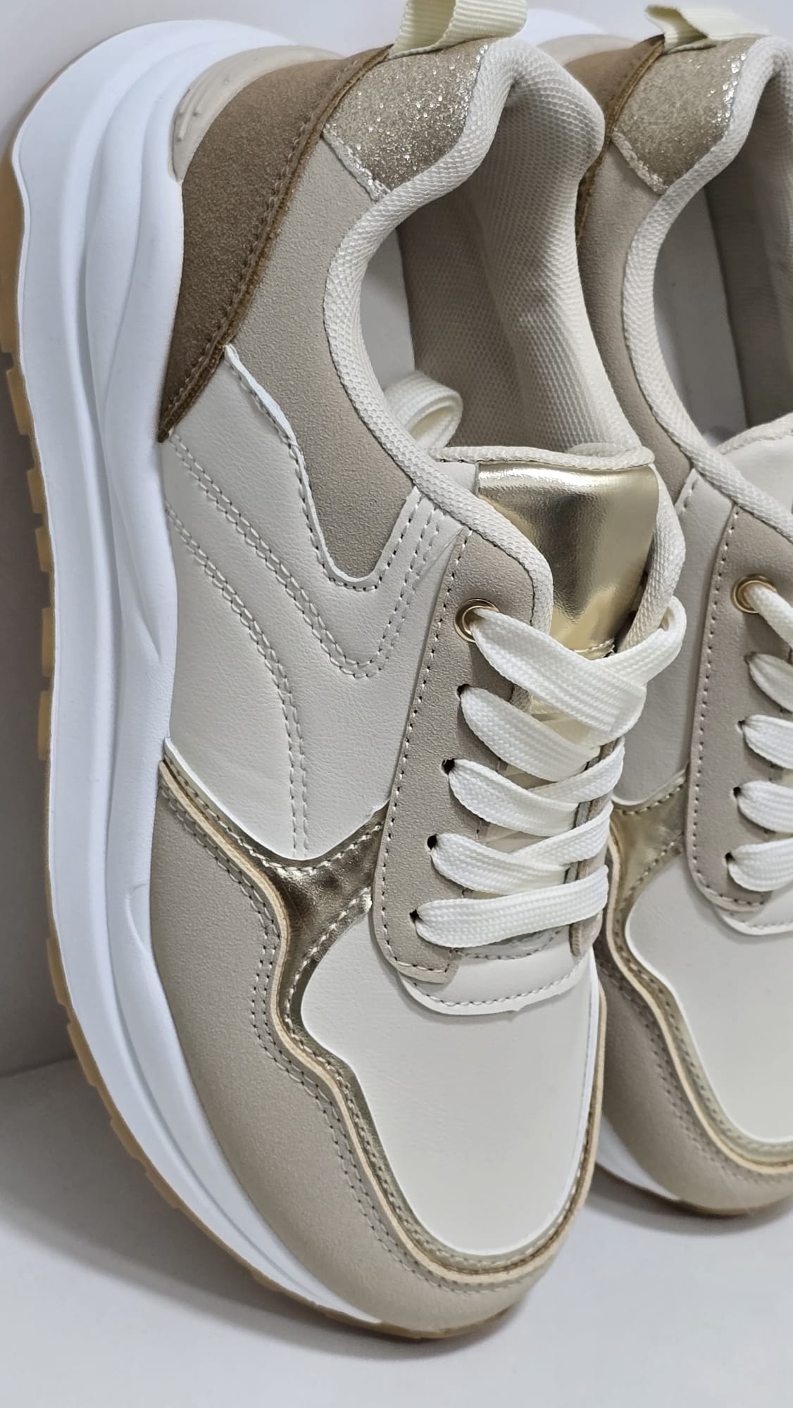 SNEAKERS GOLD