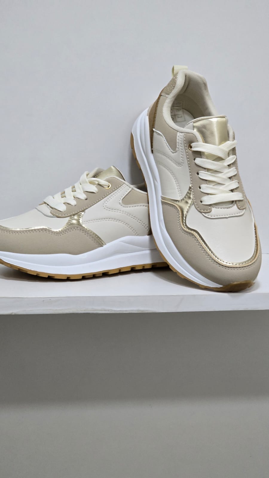 SNEAKERS GOLD
