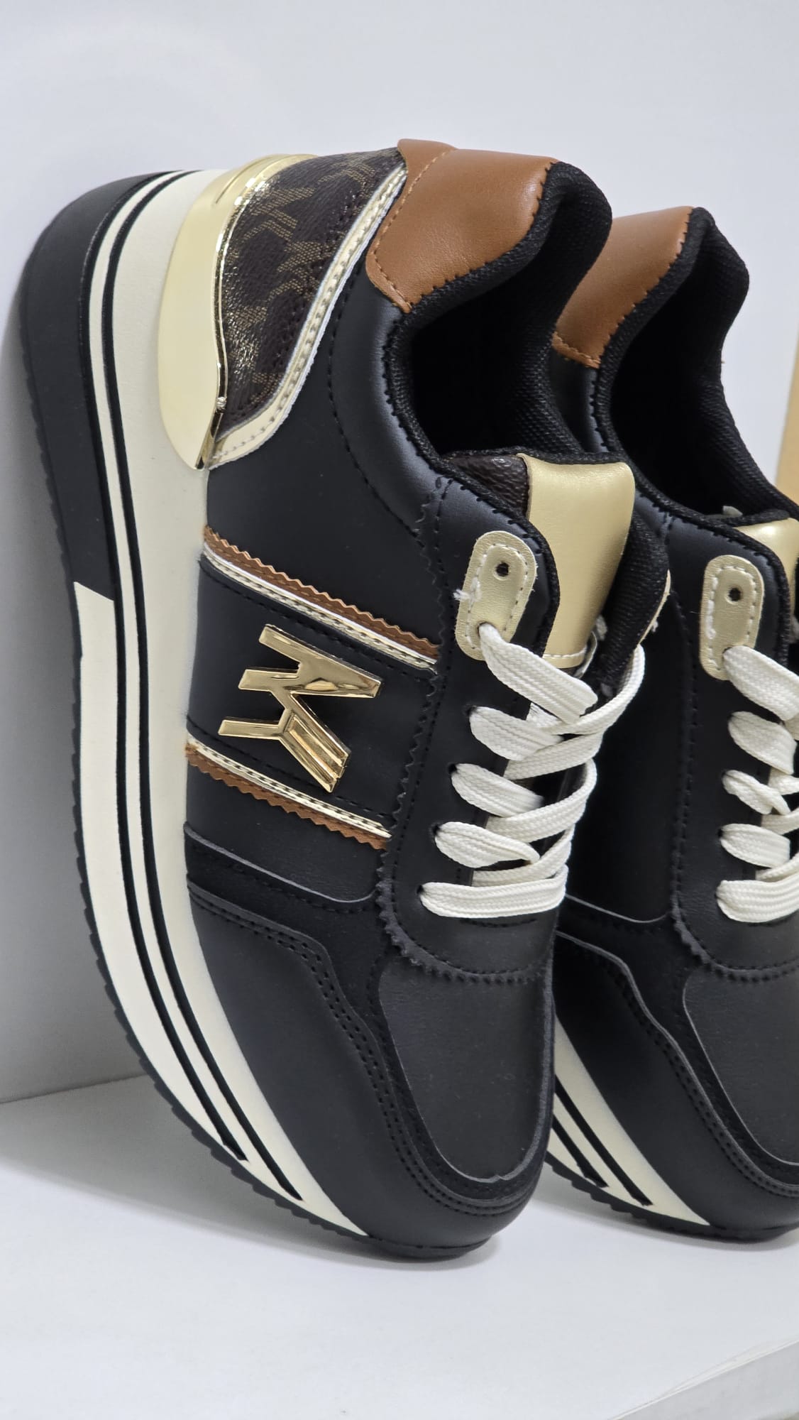 SNEAKERS KATIA